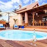Strandnahes Hibiscus Mit Privatem Pool By Interhome Feriehus