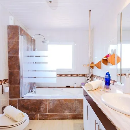 Strandnahes Hibiscus Mit Privatem Pool By Interhome Corralejo